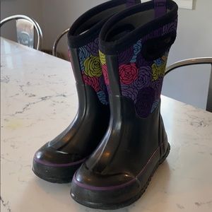 Girls lightly used bogs boots